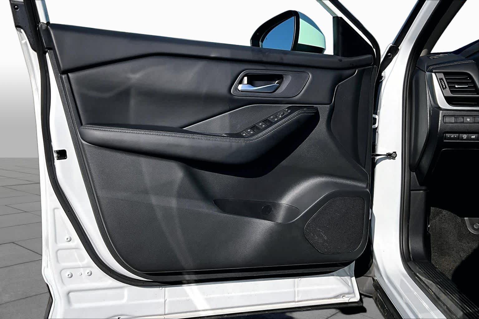 2026 Nissan Rogue photo 22 of 37