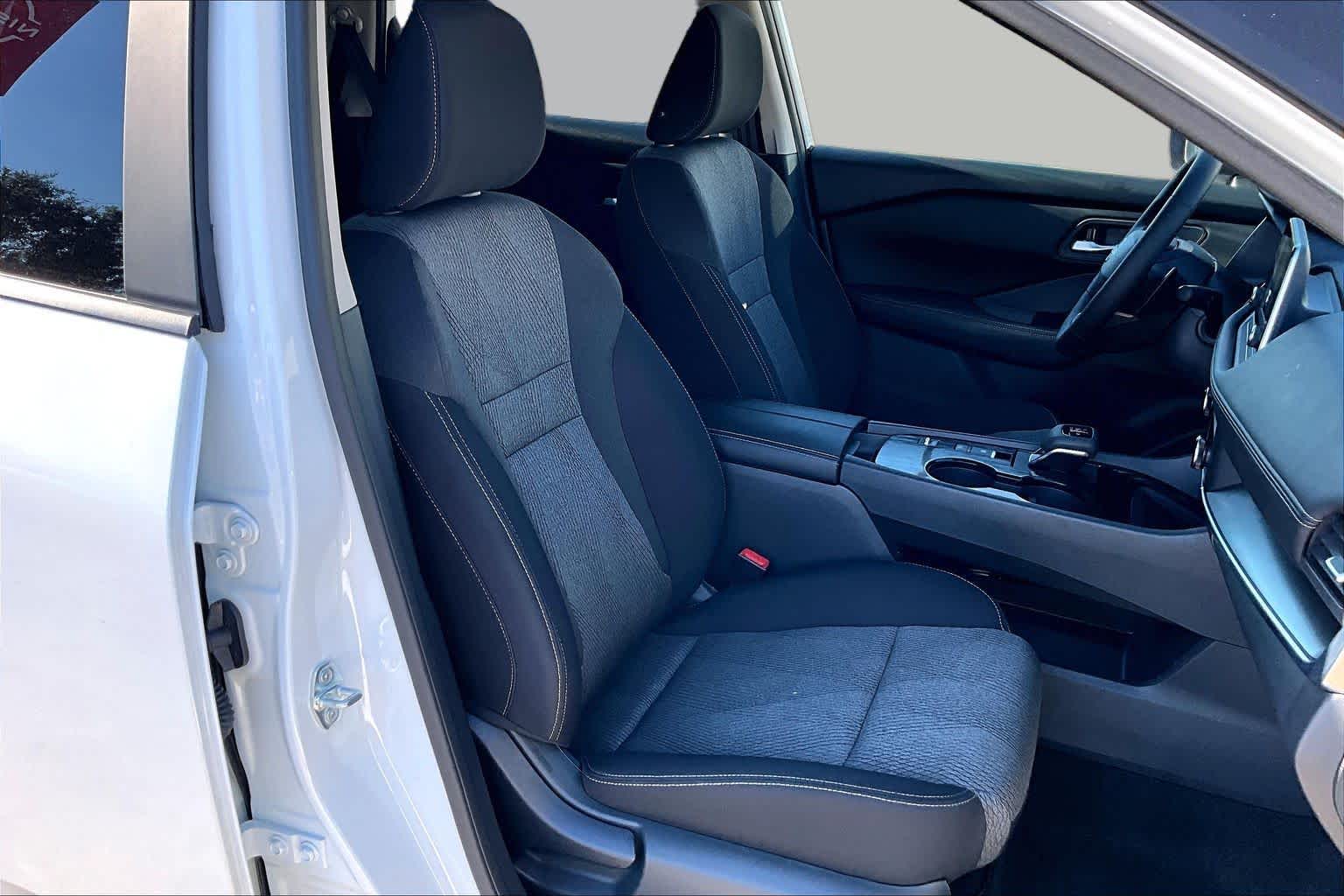 2026 Nissan Rogue photo 9 of 37