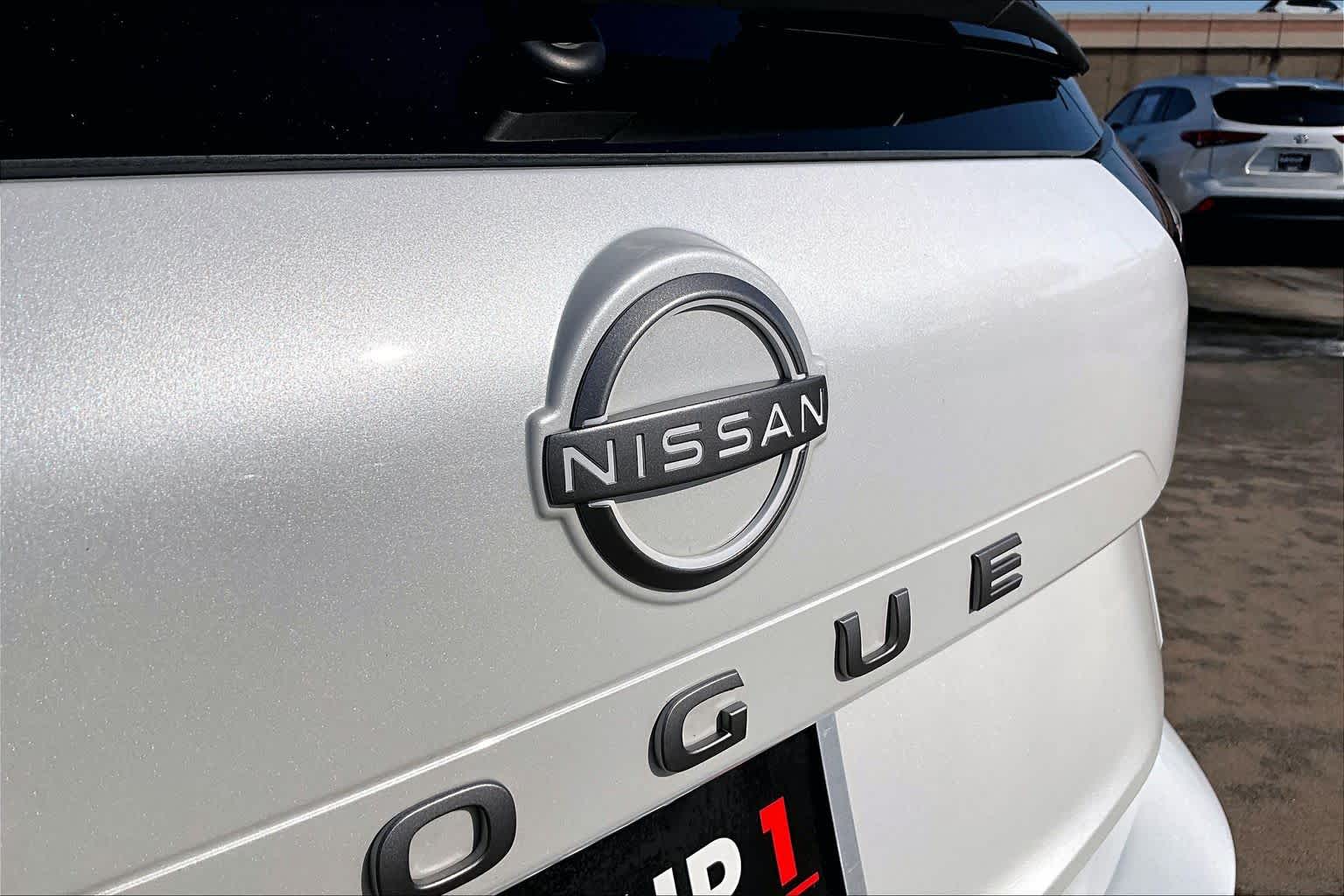 2026 Nissan Rogue photo 10 of 37