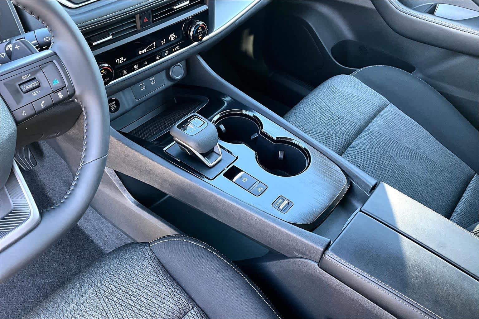 2026 Nissan Rogue photo 17 of 37