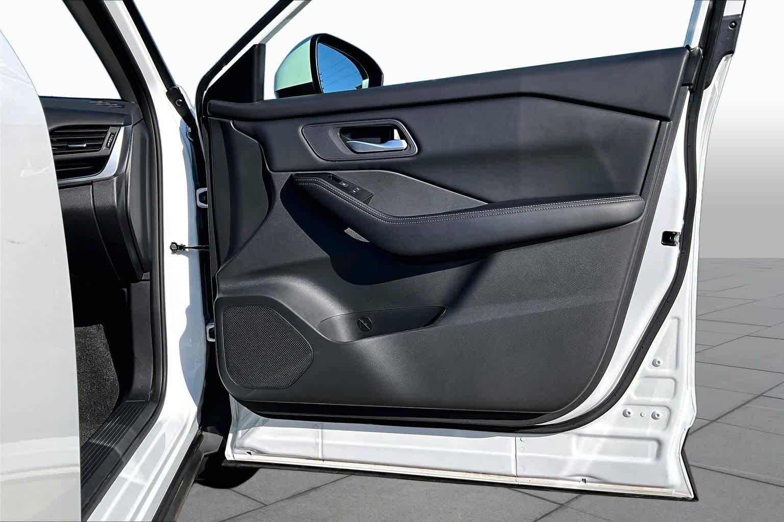 2026 Nissan Rogue photo 23 of 37