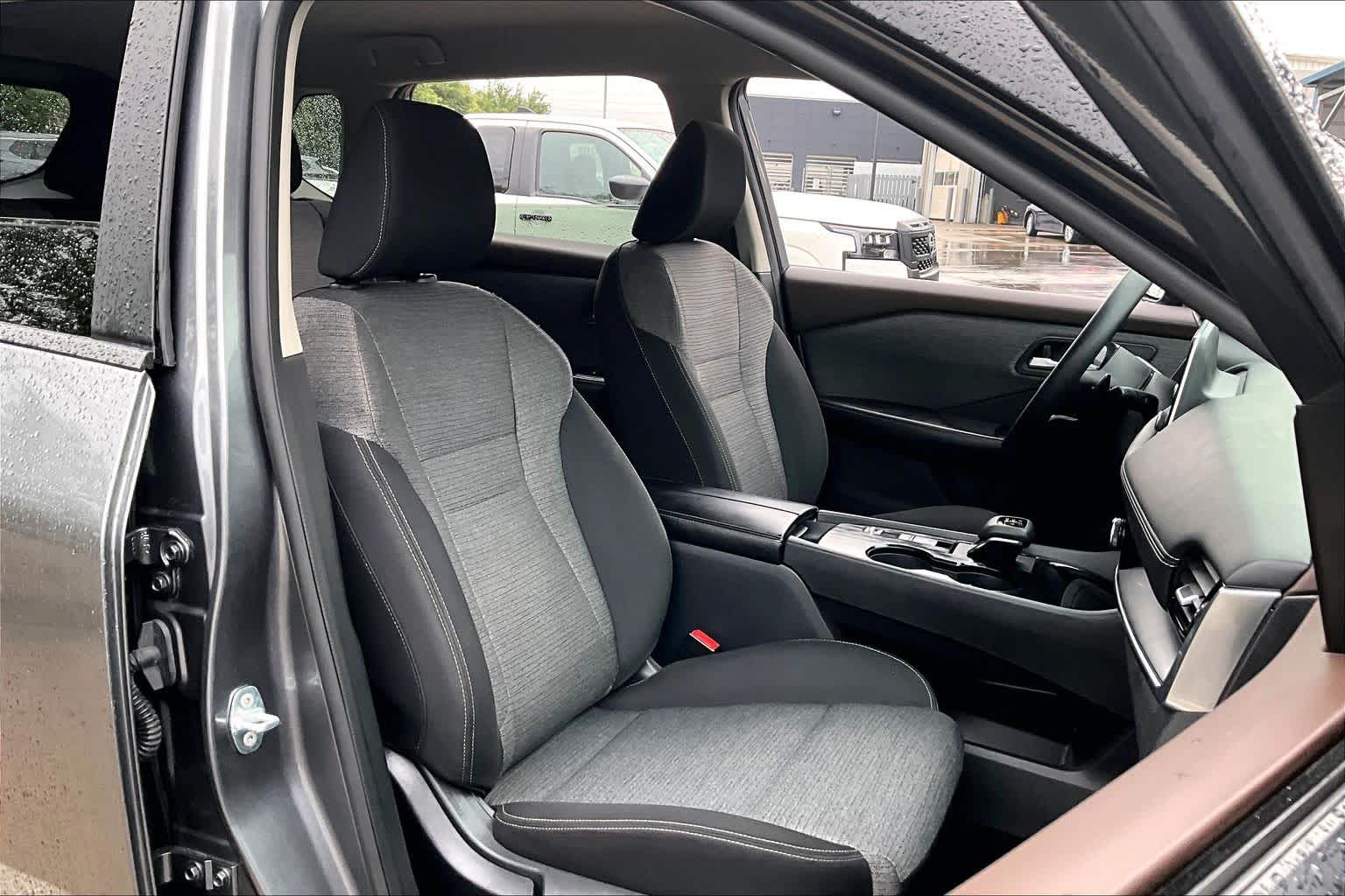 2023 Nissan Rogue SV - 8