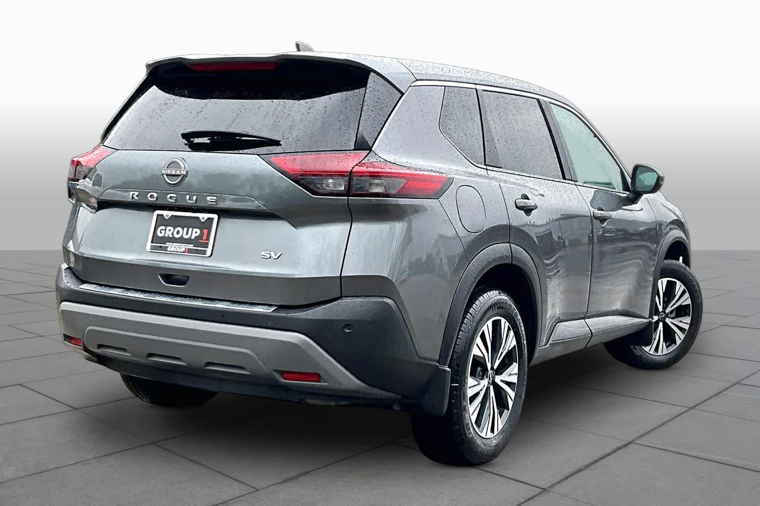 2023 Nissan Rogue SV - 11