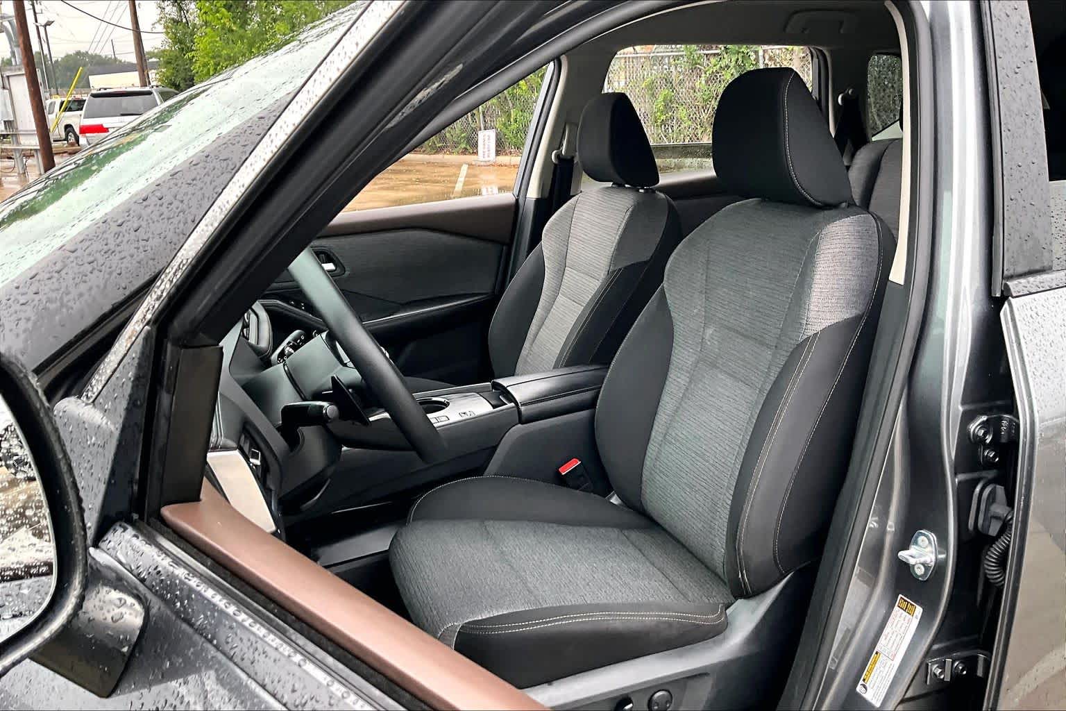 2023 Nissan Rogue SV - 7