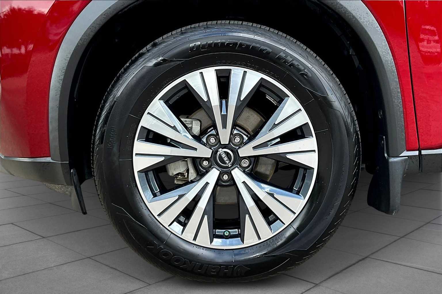 2023 Nissan Rogue SV - 8