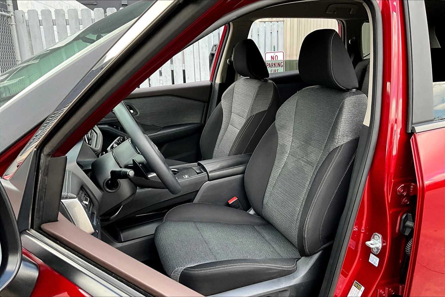 2023 Nissan Rogue SV - 6