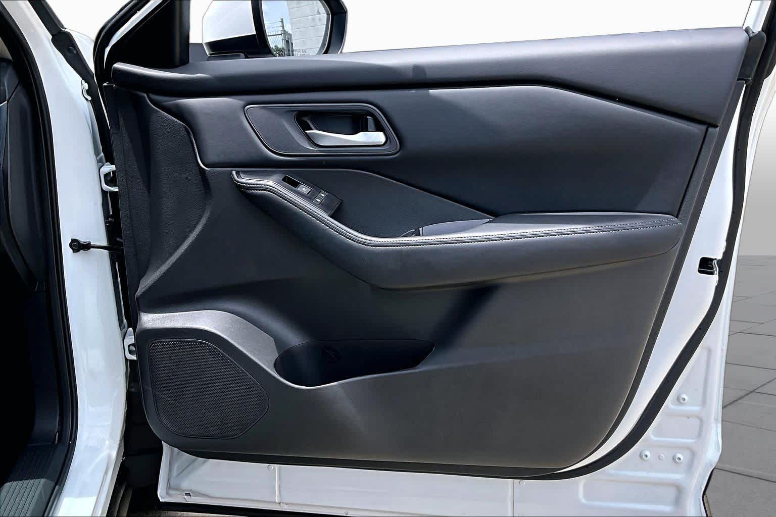 2026 Nissan Rogue photo 22 of 32