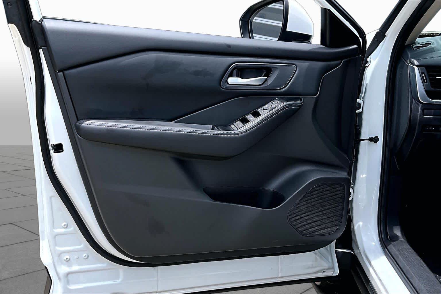 2026 Nissan Rogue photo 21 of 32