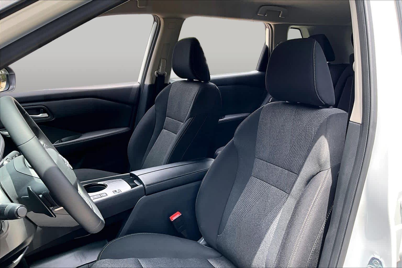 2026 Nissan Rogue photo 8 of 32