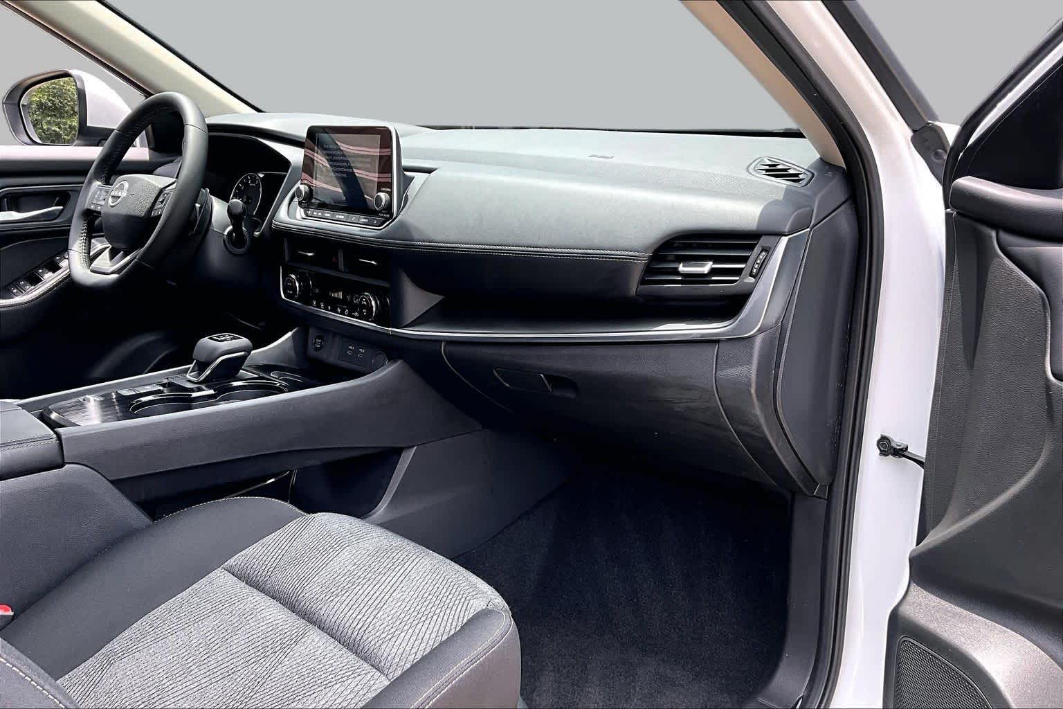2026 Nissan Rogue photo 18 of 32