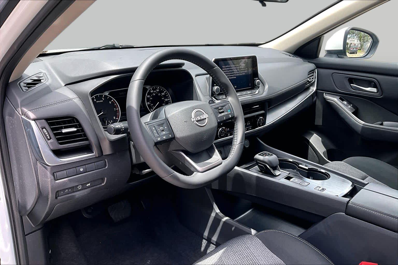 2026 Nissan Rogue photo 17 of 32
