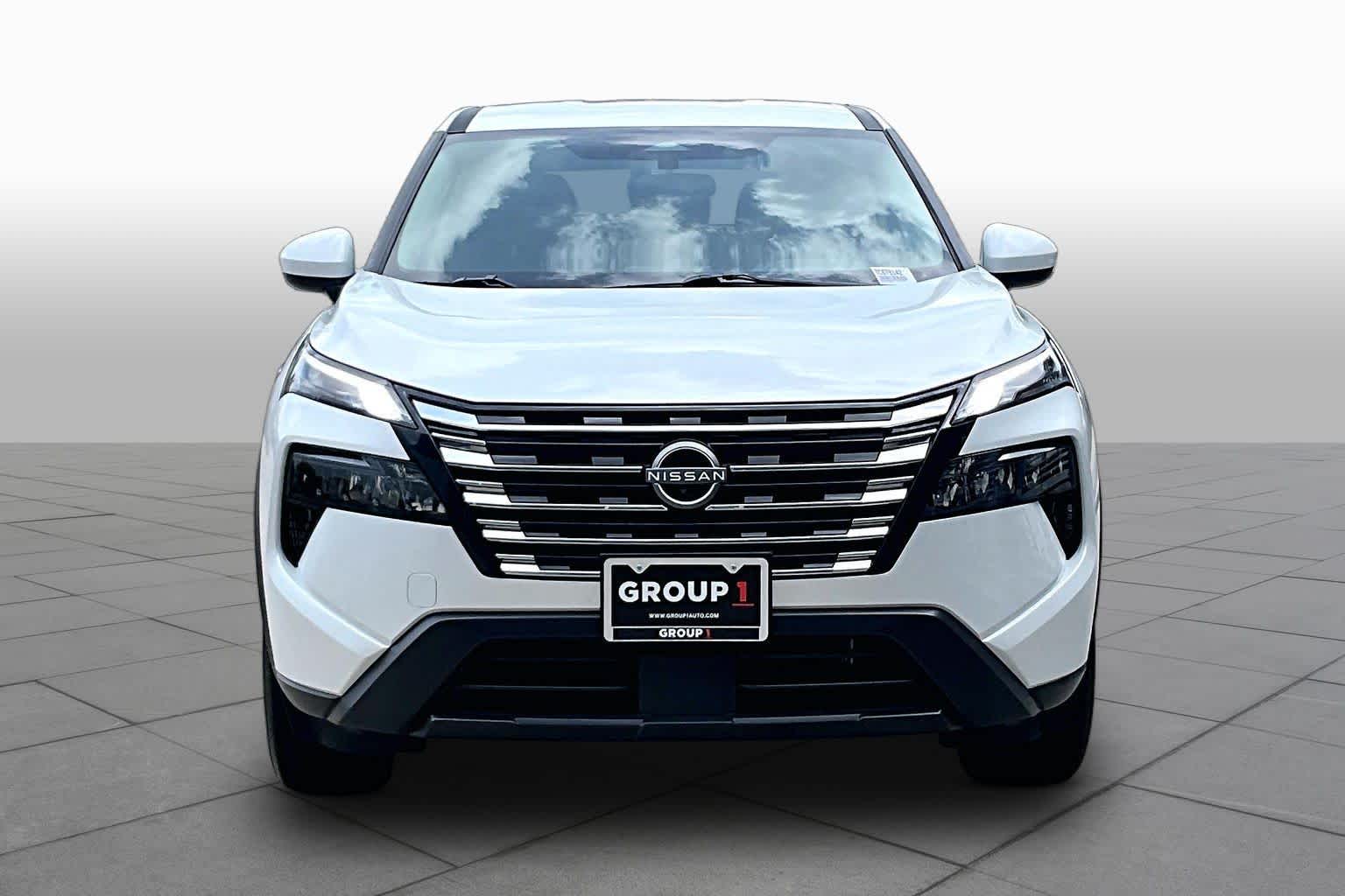 2026 Nissan Rogue photo 4 of 32