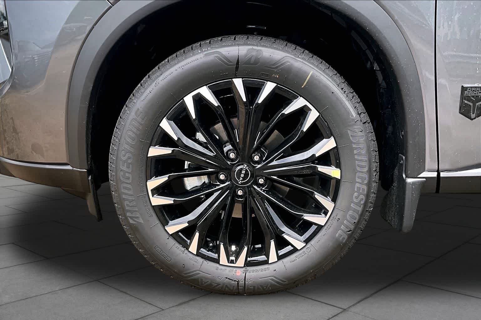 2026 Nissan Rogue Dark Armor - 8