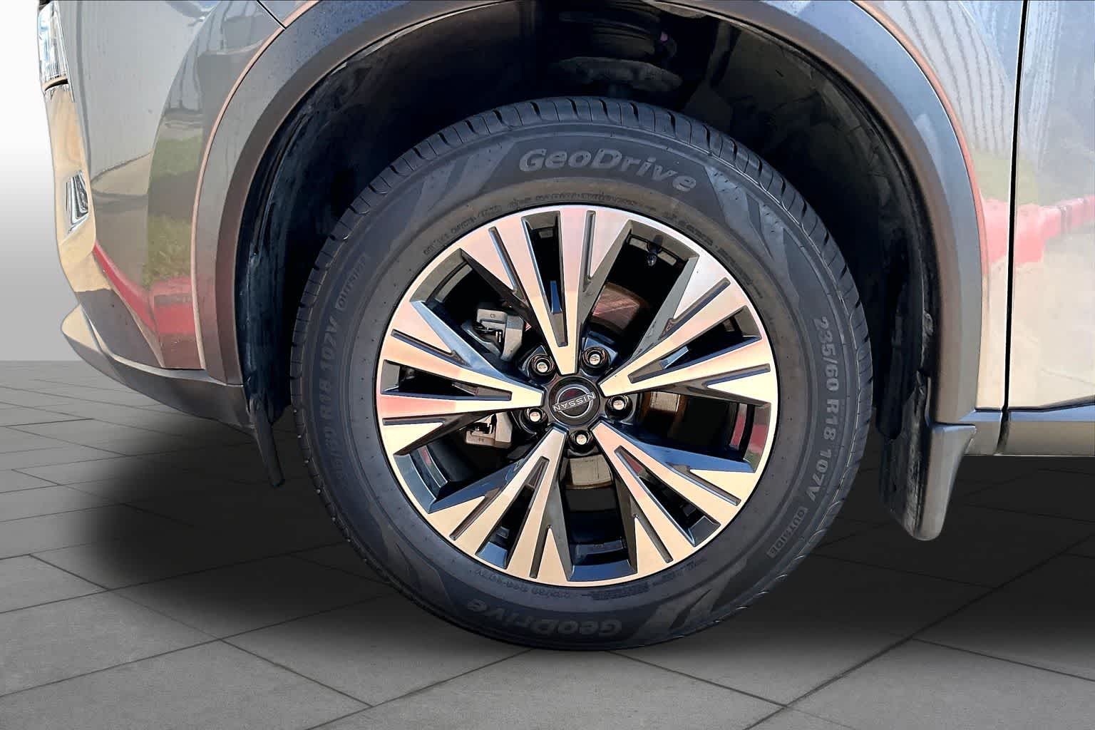 2023 Nissan Rogue SV - 9