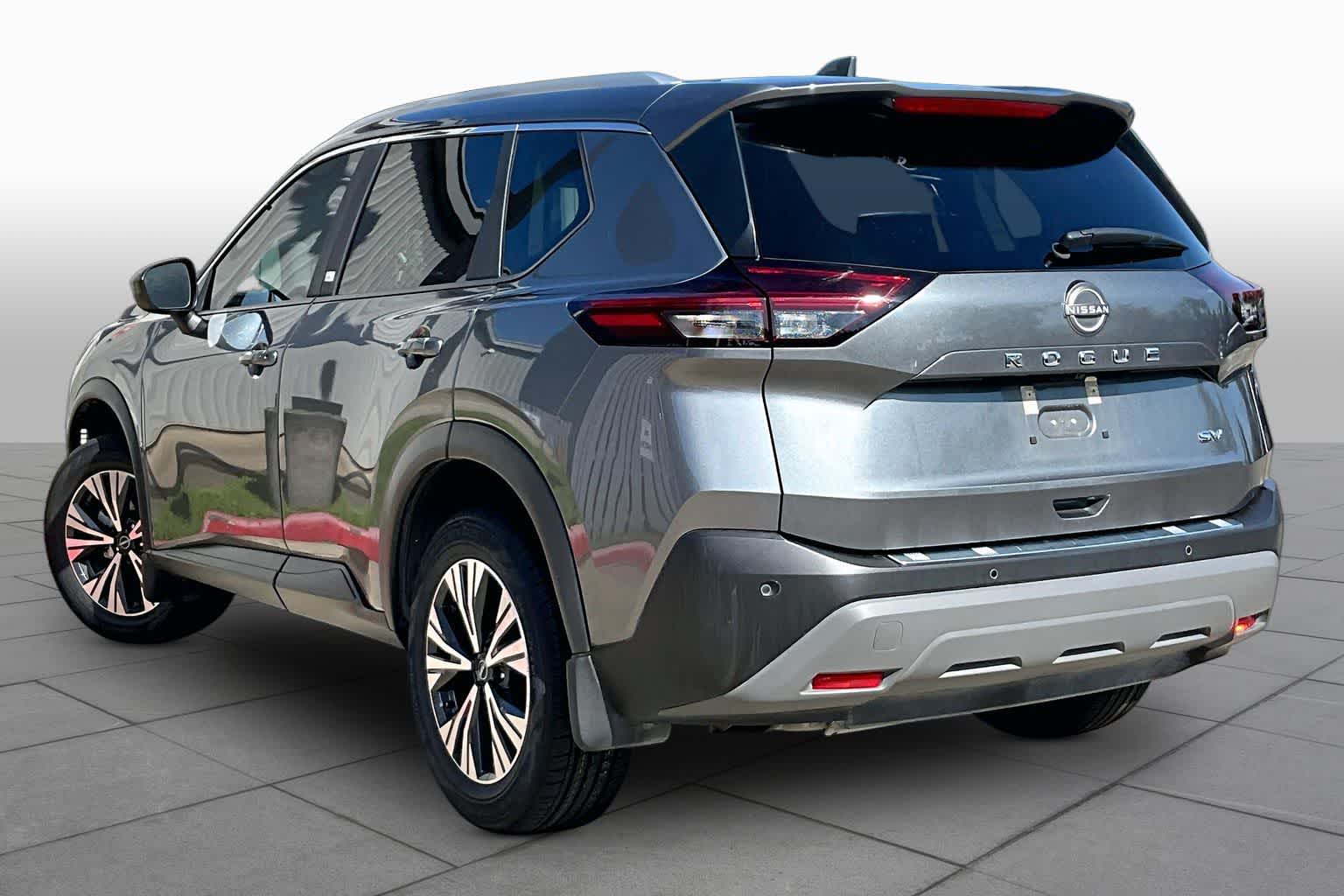 2023 Nissan Rogue SV - 10