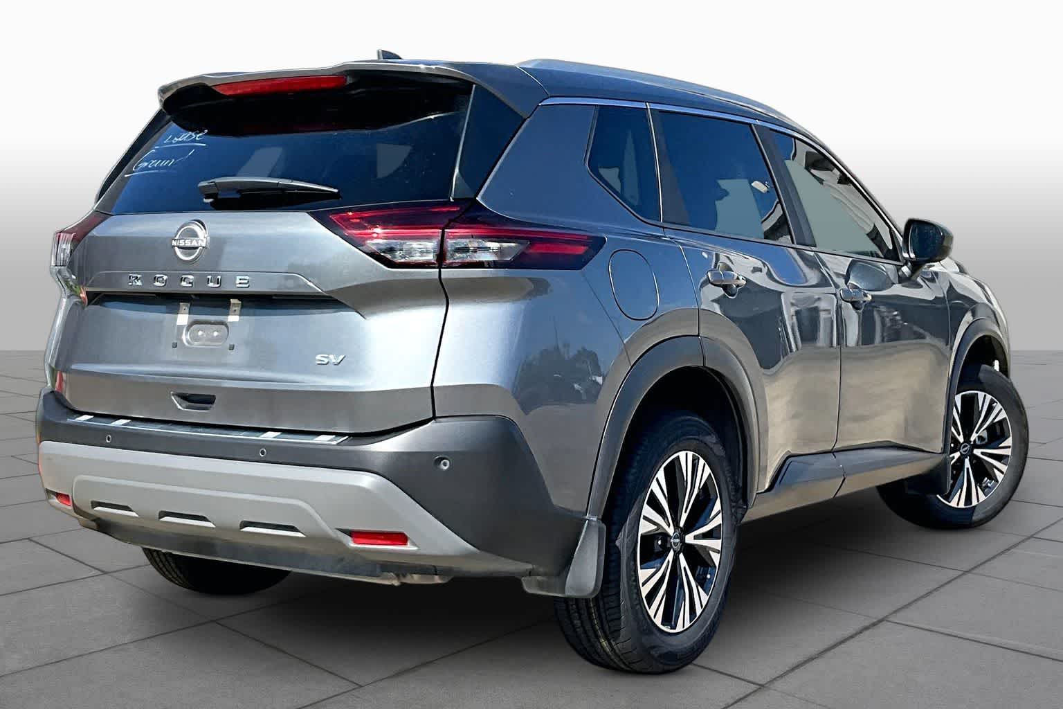 2023 Nissan Rogue SV - 11