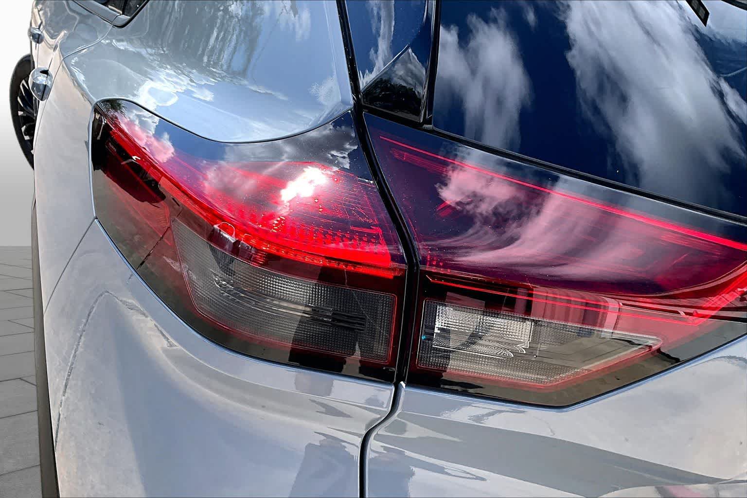 2026 Nissan Rogue Dark Armor - 11