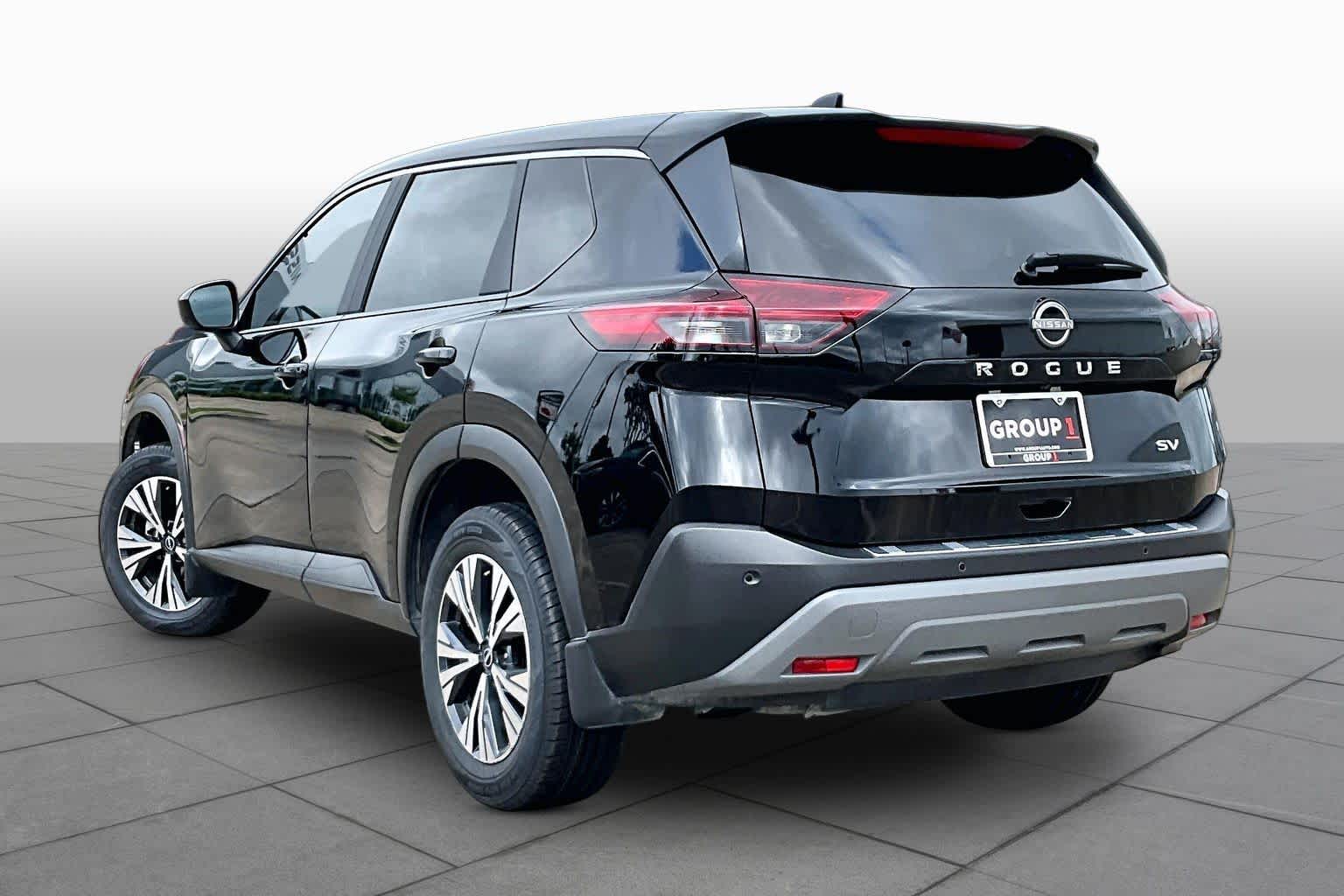 2023 Nissan Rogue SV - 11
