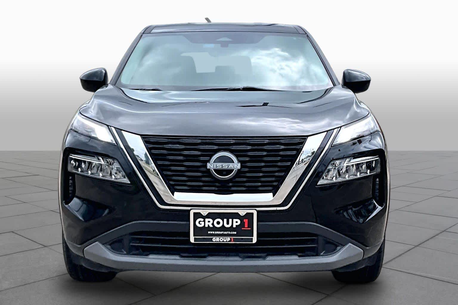 2023 Nissan Rogue SV - 3