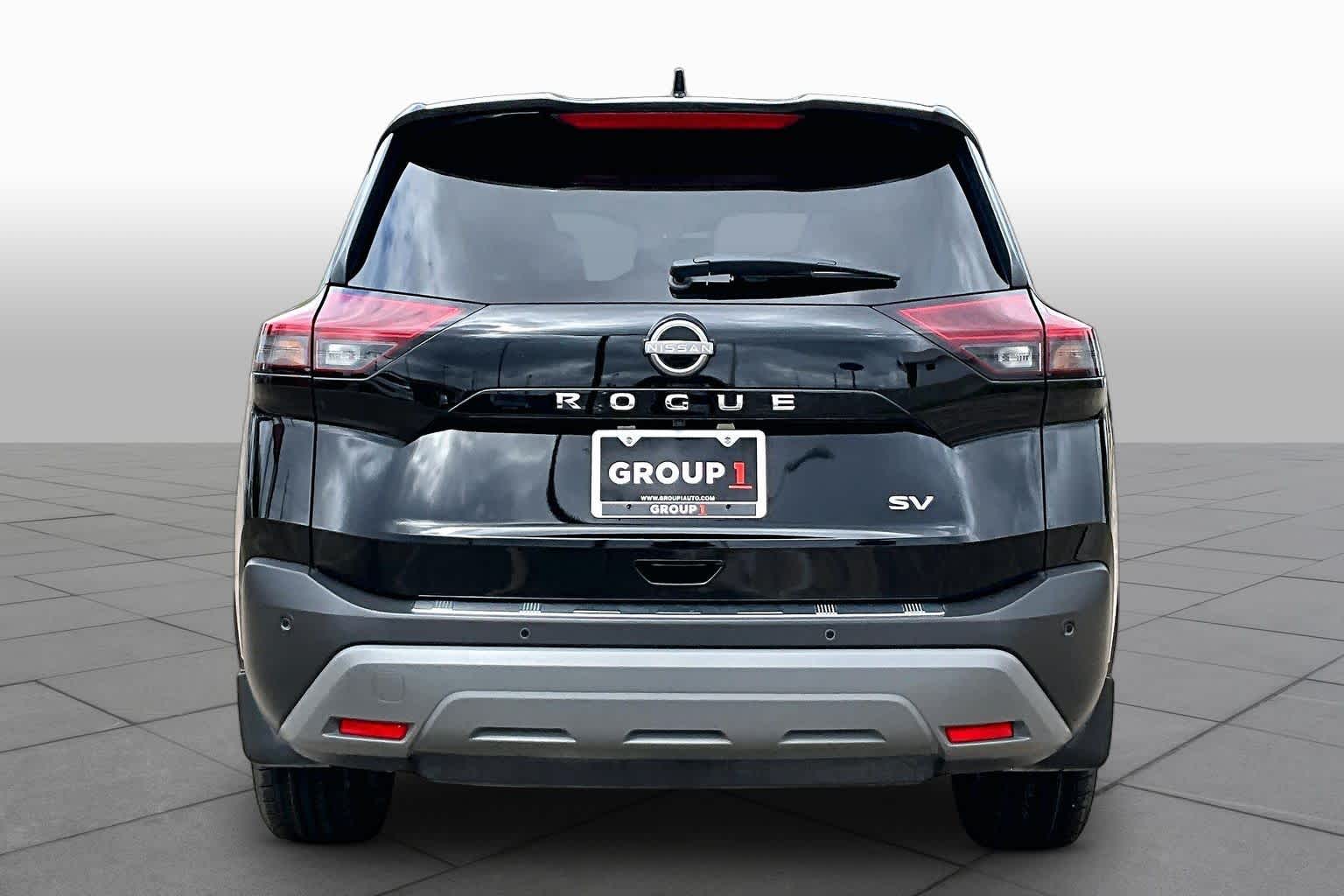 2023 Nissan Rogue SV - 4