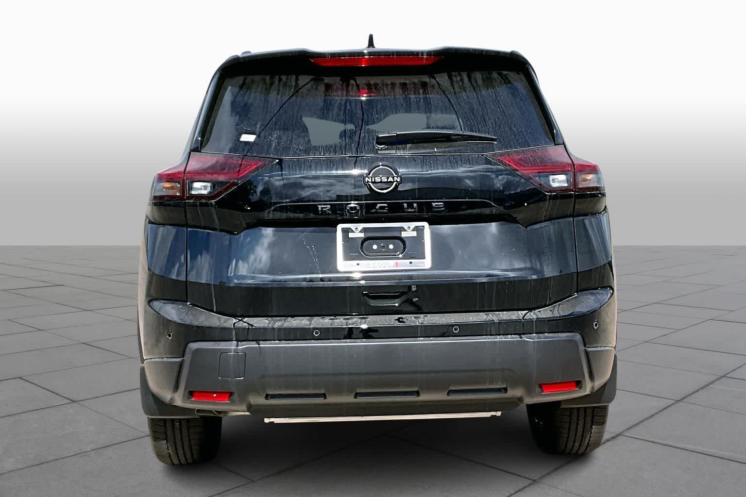 2026 Nissan Rogue Dark Armor - 3