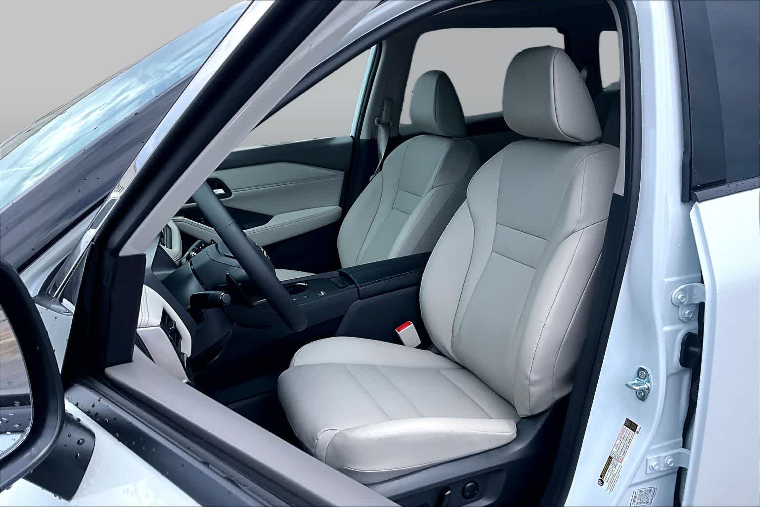 2026 Nissan Rogue photo 17 of 18