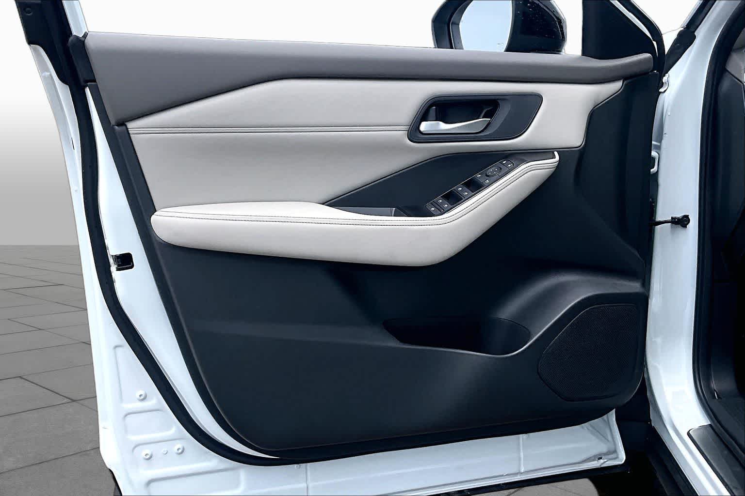 2026 Nissan Rogue photo 16 of 18