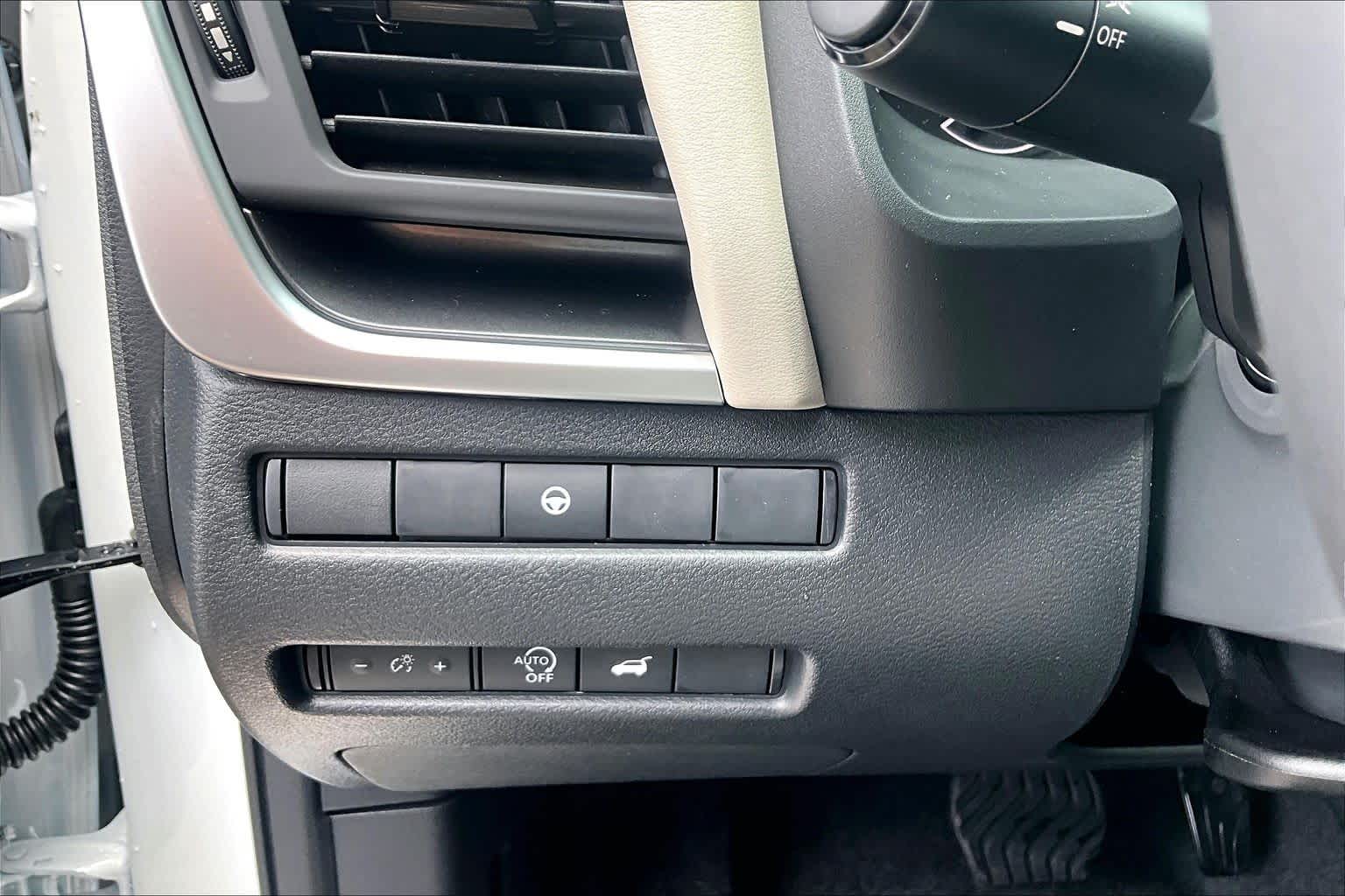 2026 Nissan Rogue photo 15 of 18
