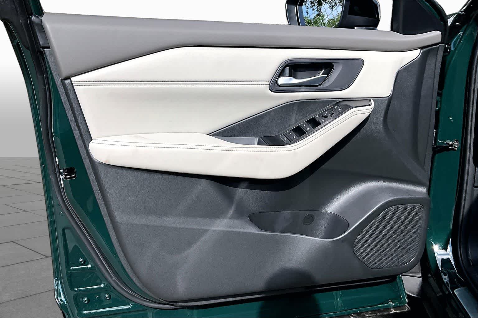 2026 Nissan Rogue photo 16 of 18