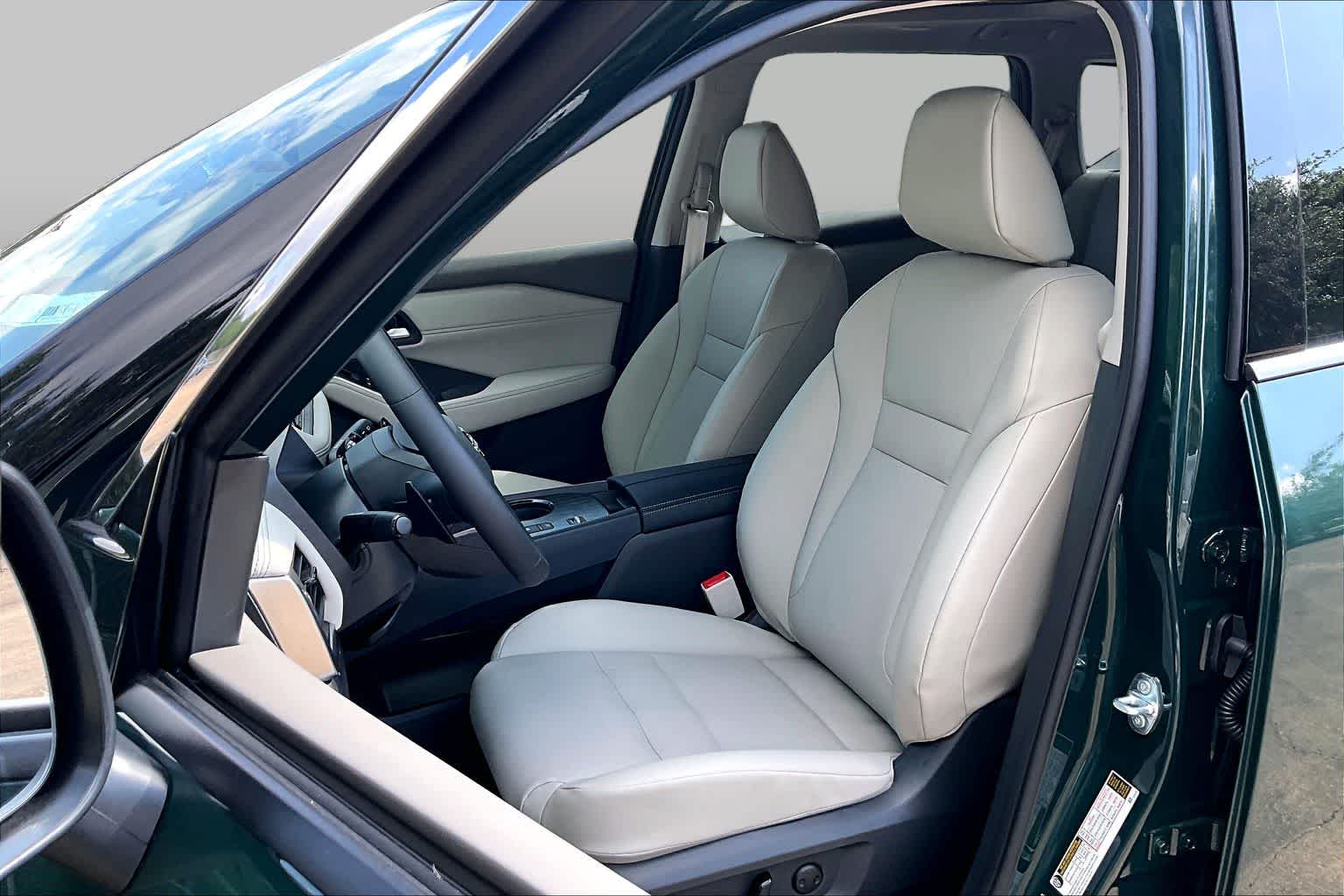 2026 Nissan Rogue photo 17 of 18