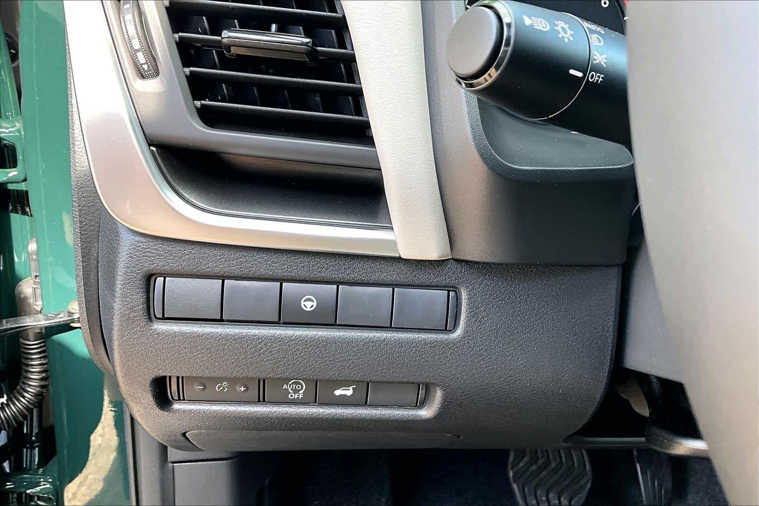 2026 Nissan Rogue photo 15 of 18
