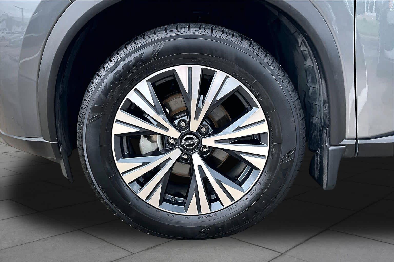 2023 Nissan Rogue SV - 9