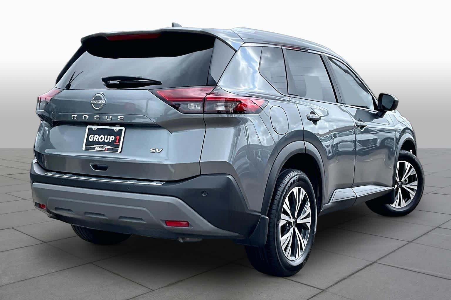 2023 Nissan Rogue SV - 11