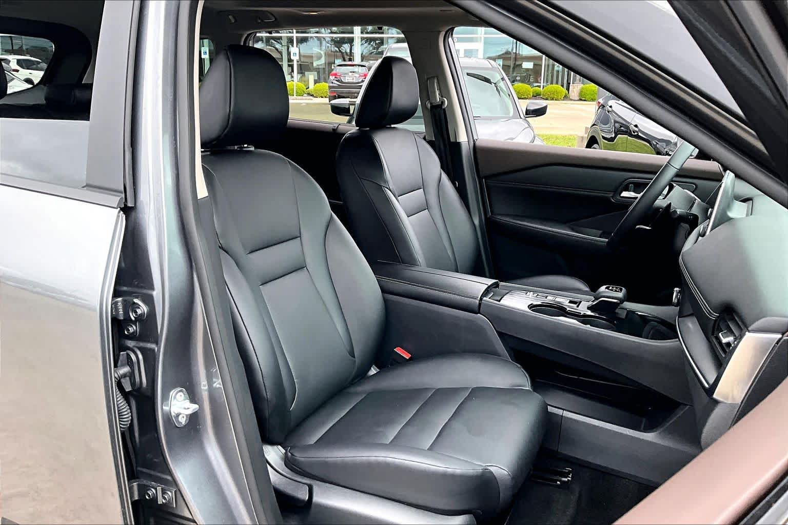2023 Nissan Rogue SV - 8