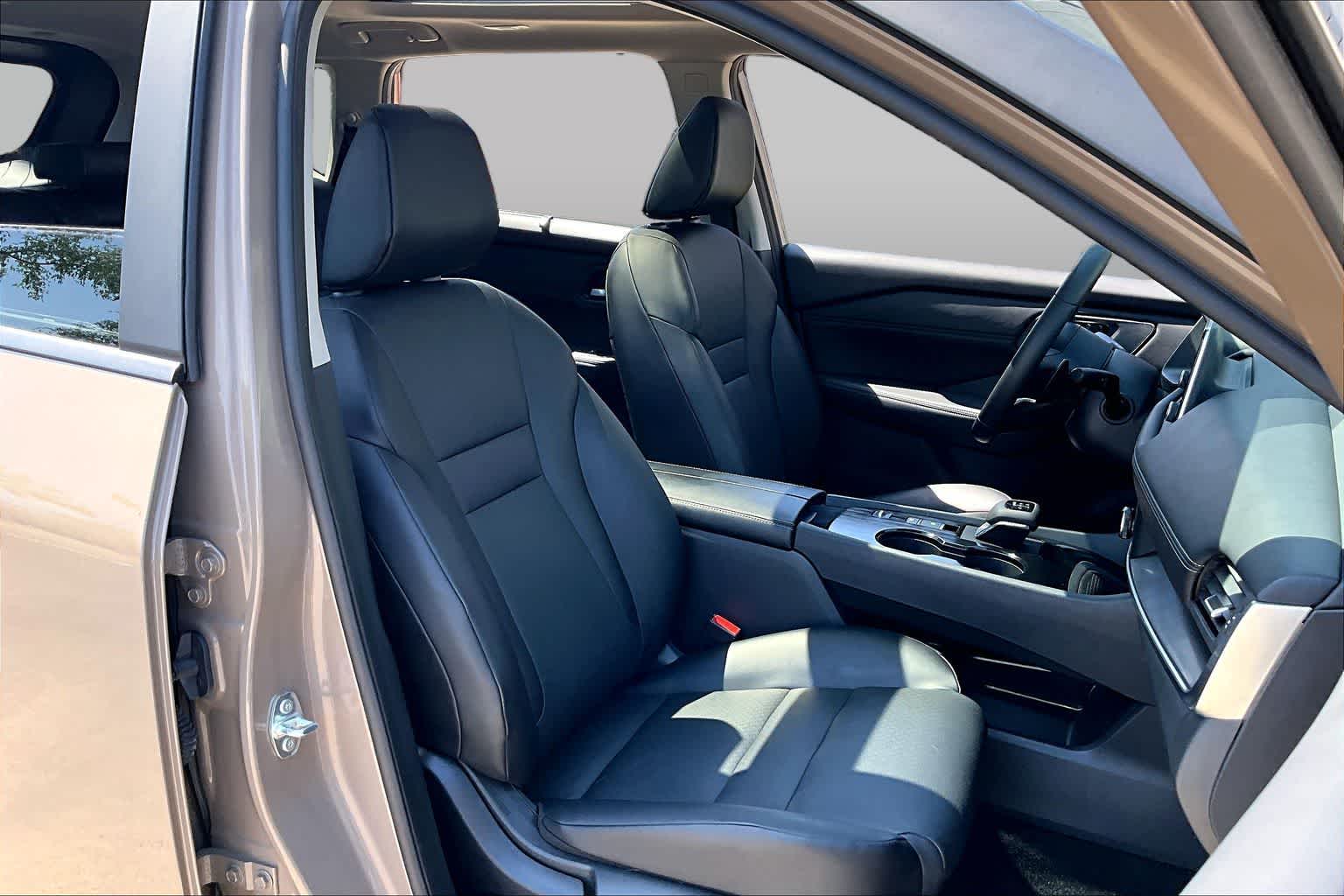 2024 Nissan Rogue SV - 8