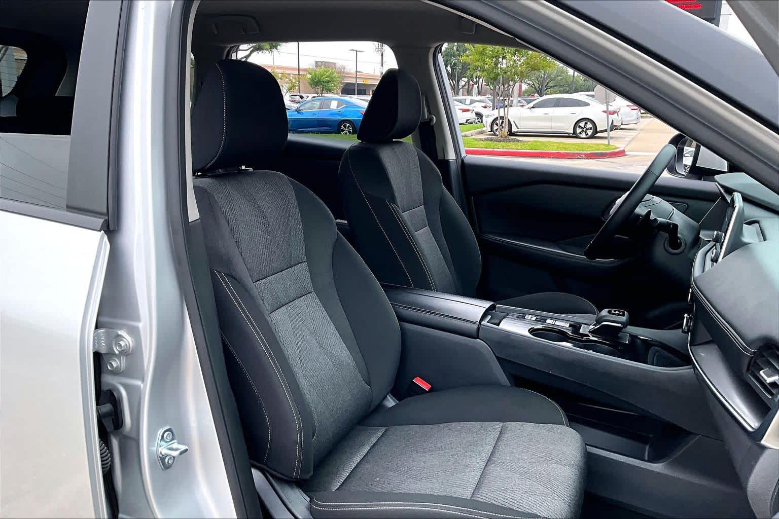 2025 Nissan Rogue SV - 8