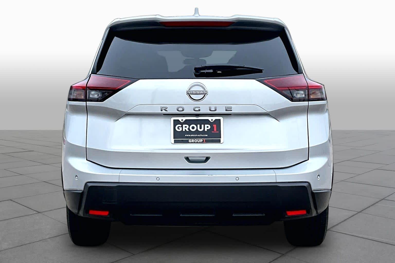 2025 Nissan Rogue SV - 4