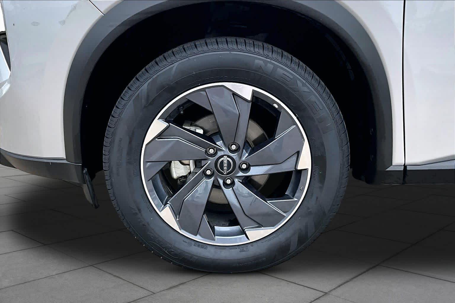 2025 Nissan Rogue SV - 9