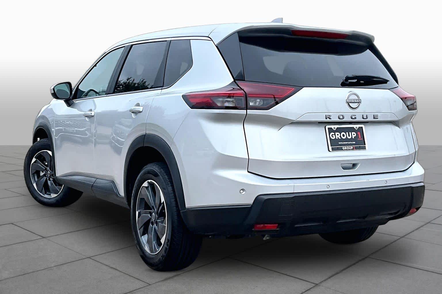 2025 Nissan Rogue SV - 10