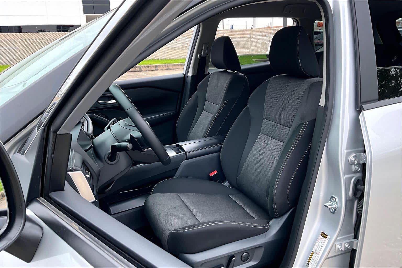 2025 Nissan Rogue SV - 7