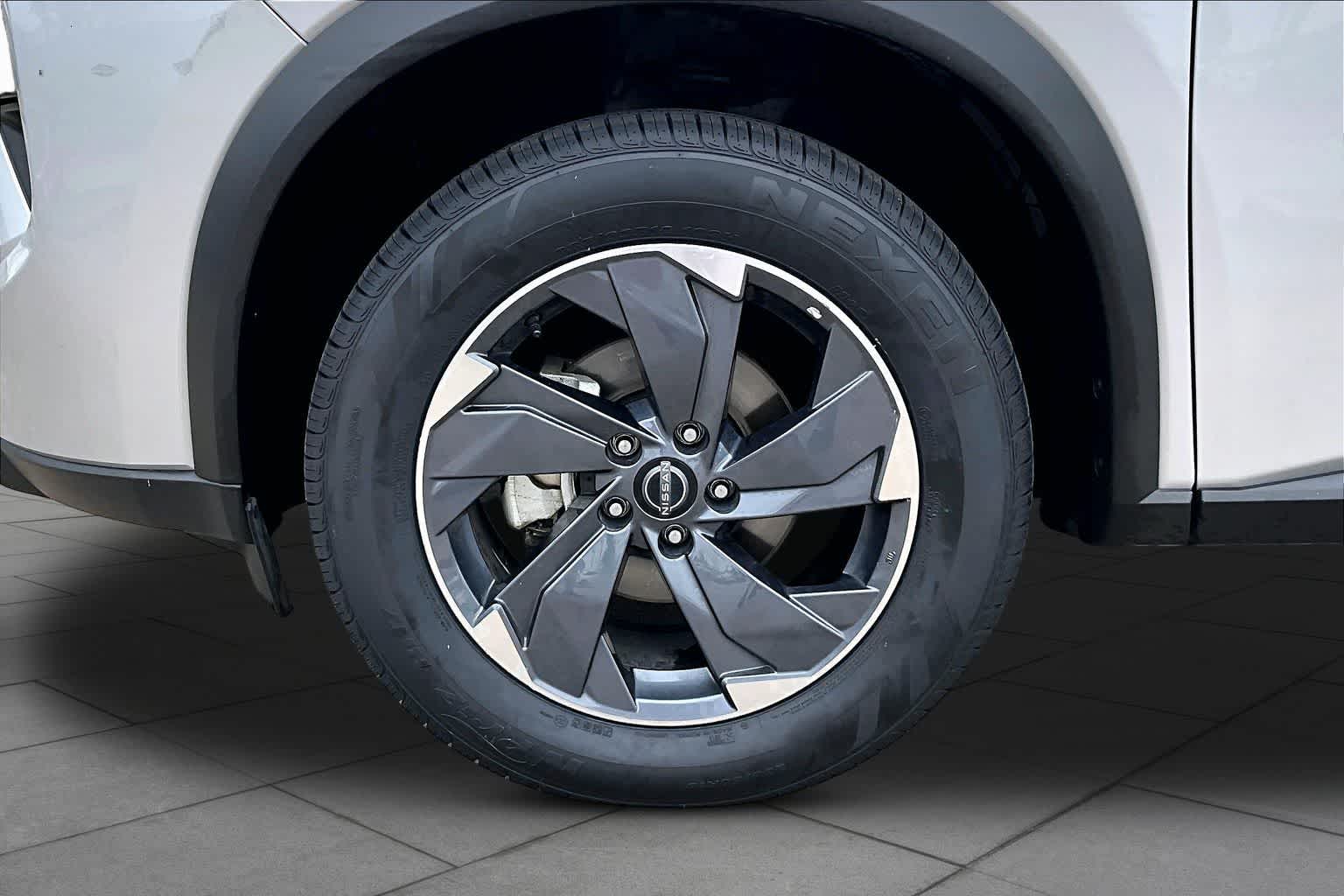 2025 Nissan Rogue SV - 9