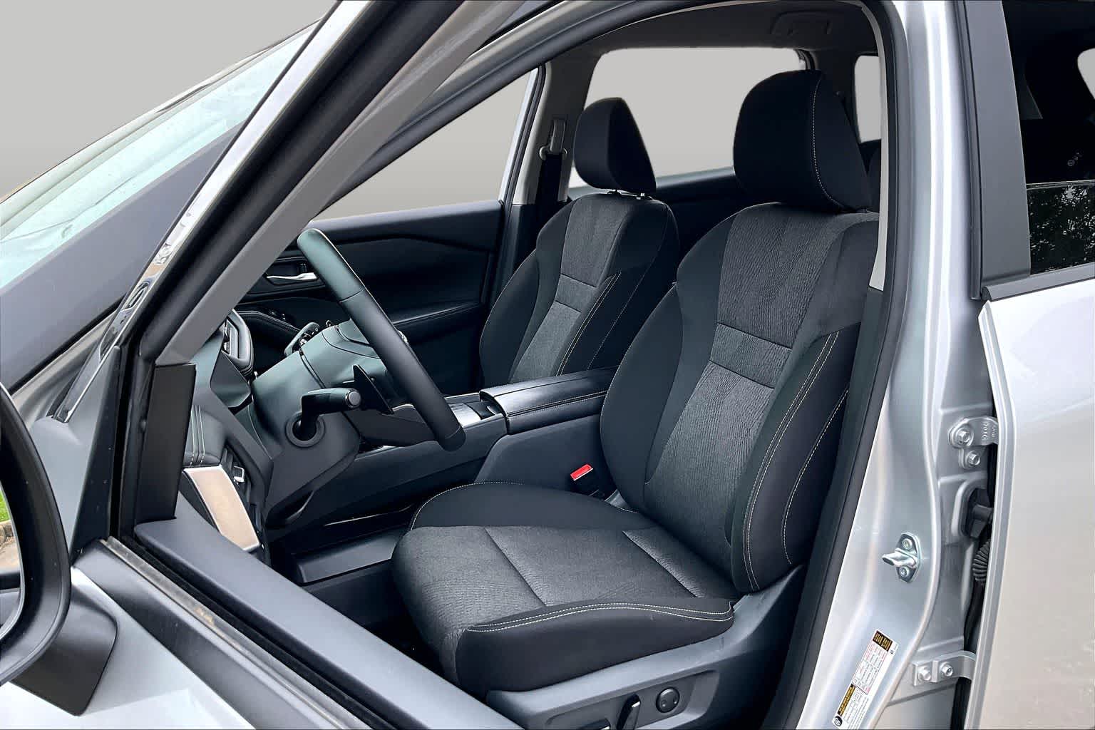 2025 Nissan Rogue SV - 7
