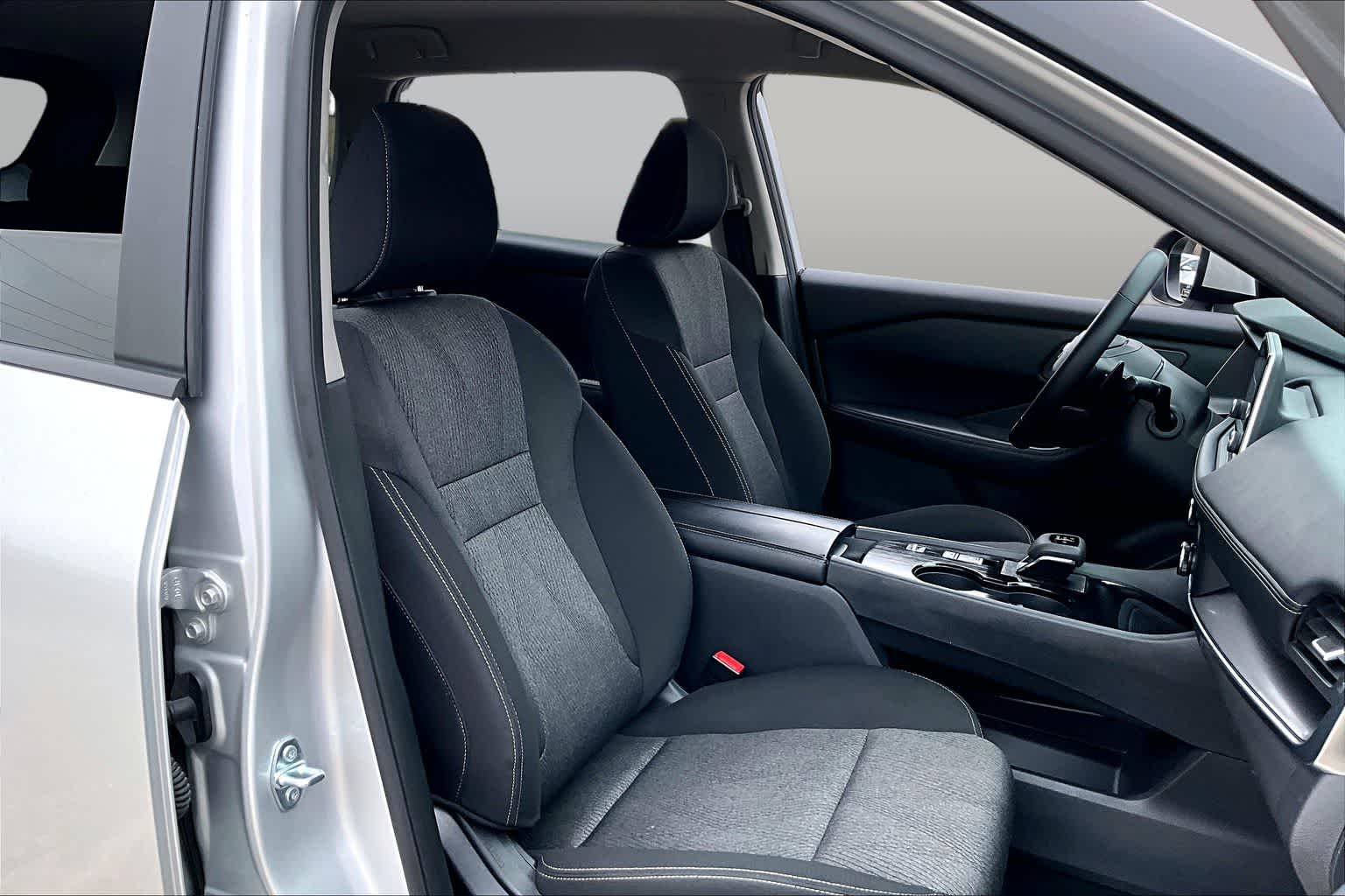 2025 Nissan Rogue SV - 8