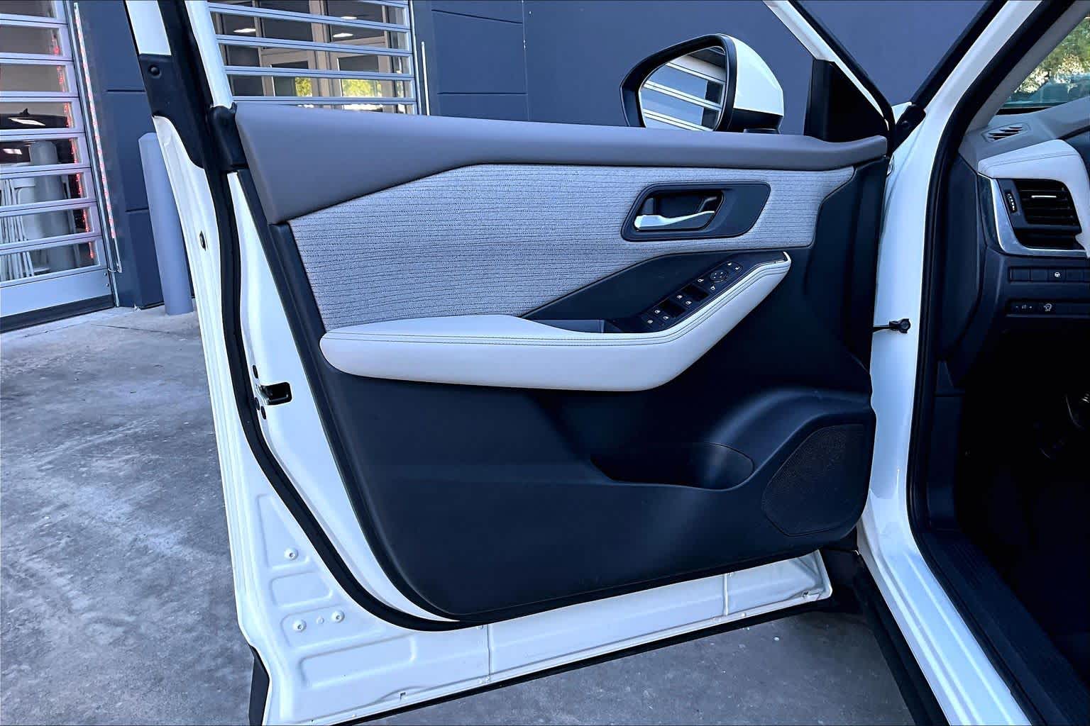 2023 Nissan Rogue SV Pearl White Tricoat at Honda of Clear Lake