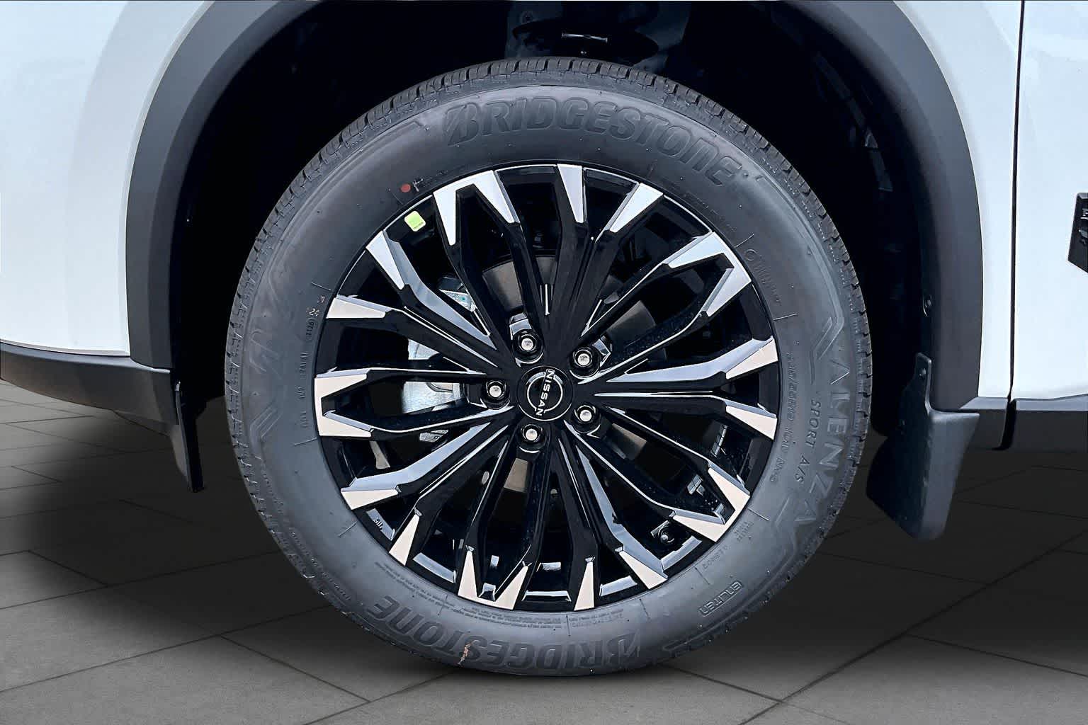 2026 Nissan Rogue Dark Armor - 8