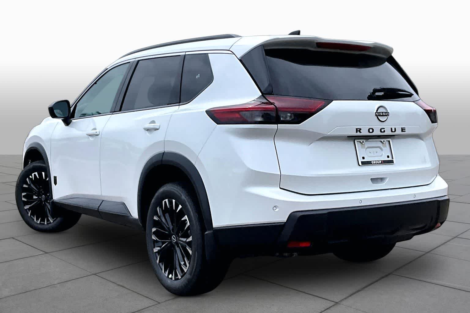 2026 Nissan Rogue Dark Armor - 6