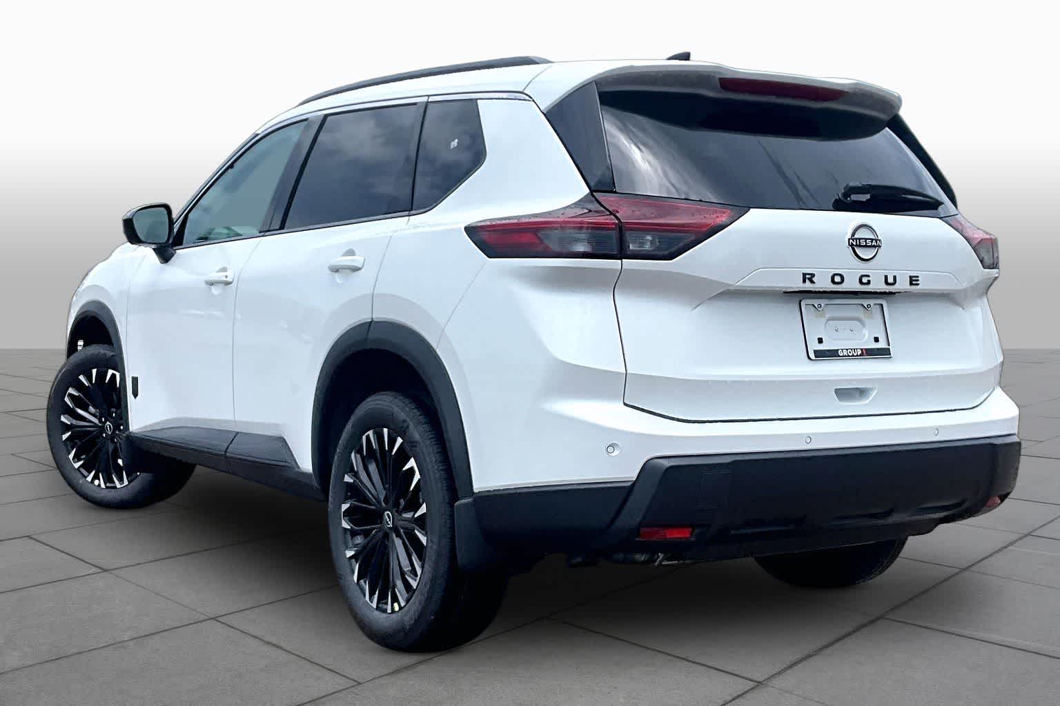 2026 Nissan Rogue Dark Armor - 6