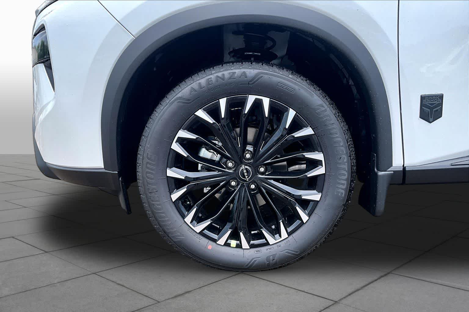 2026 Nissan Rogue Dark Armor - 8