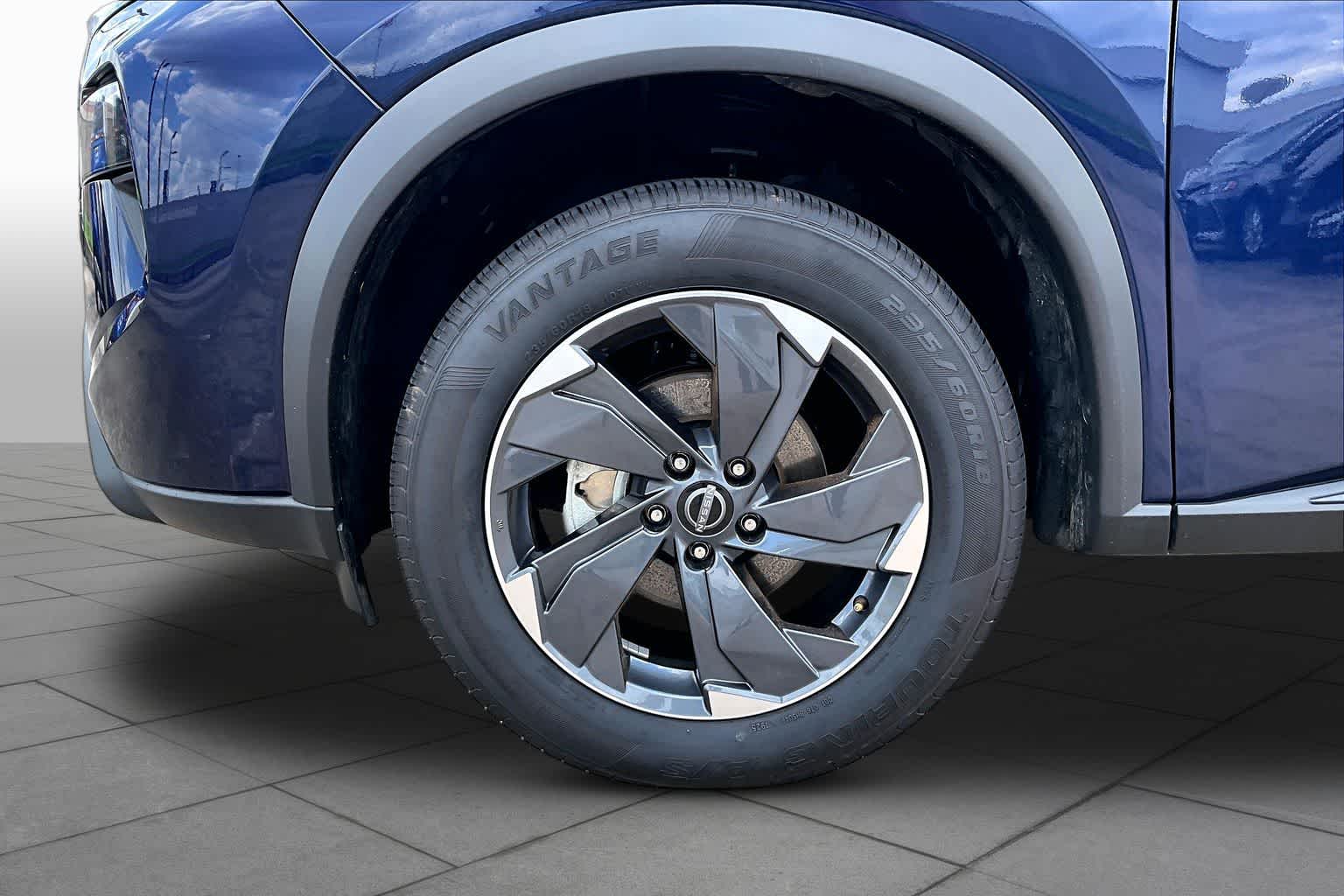 2025 Nissan Rogue SV - 9