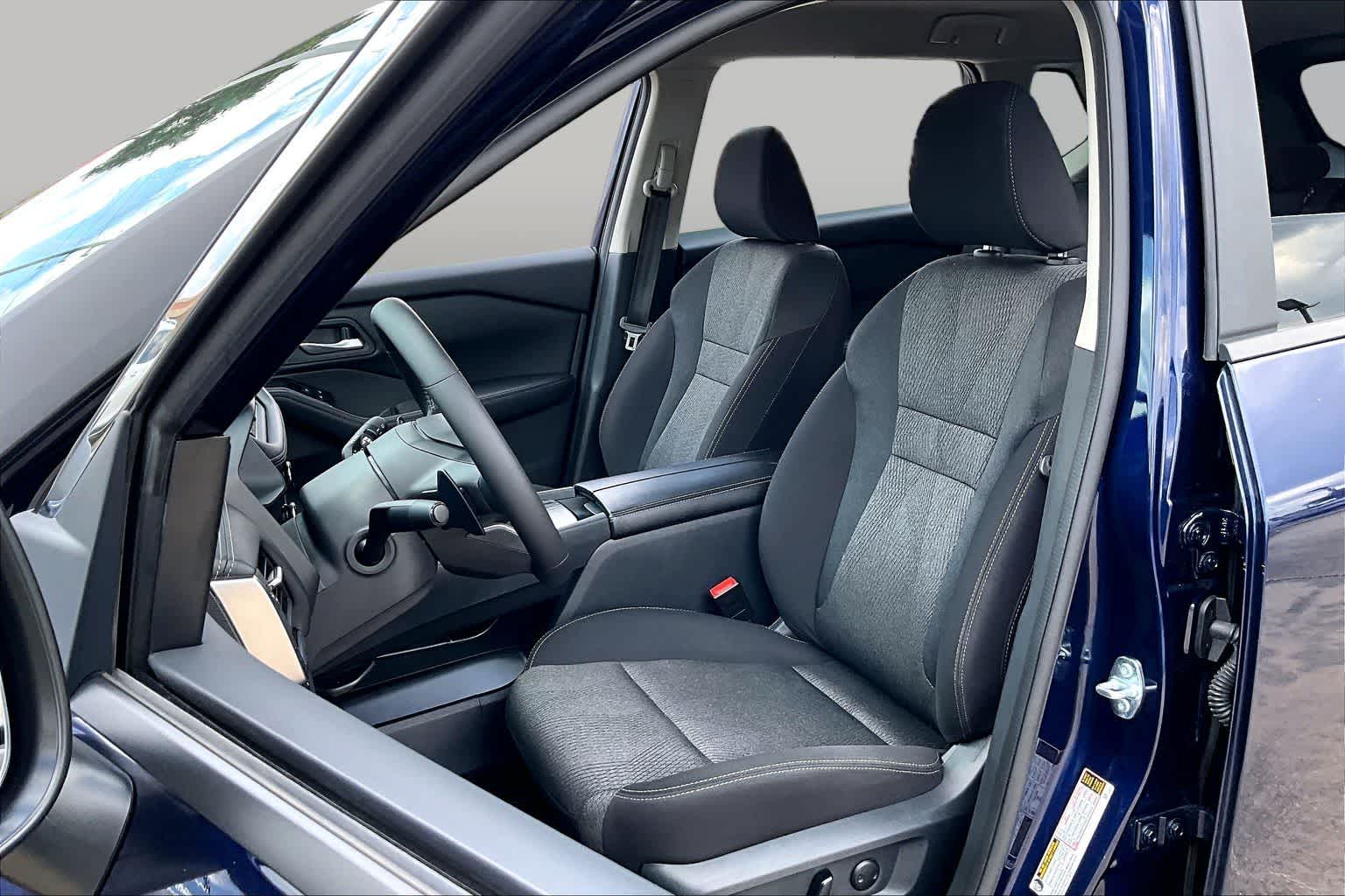 2025 Nissan Rogue SV - 7